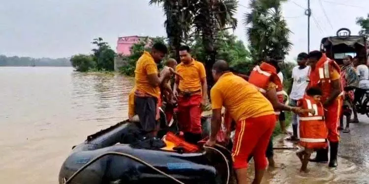 ओडिशा: बालासोर और मयूरभंज में बाढ़, लोगों को सुरक्षित निकाला गया ओडिशा: बालासोर और मयूरभंज में बाढ़, लोगों को सुरक्षित निकाला गया