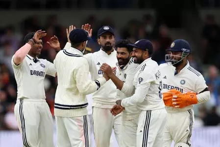 रवि शास्त्री की सलाह, टेस्ट सीरीज में वापसी के लिए टीम इंडिया तुरंत करे पलटवार रवि शास्त्री की सलाह, टेस्ट सीरीज में वापसी के लिए टीम इंडिया तुरंत करे पलटवार