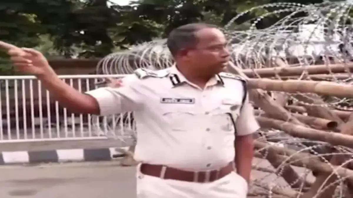 Odisha : एसीपी के निर्देश पर भारी विवाद, पुलिस के रवैये पर सवाल Odisha : एसीपी के निर्देश पर भारी विवाद, पुलिस के रवैये पर सवाल