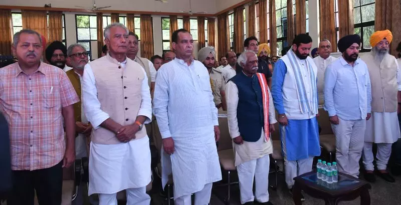 Punjab : सुनील जाखड़ ने आरोप लगाया कि लैंड पूलिंग पहल पोंजी स्कीम जैसी है Punjab : सुनील जाखड़ ने आरोप लगाया कि लैंड पूलिंग पहल पोंजी स्कीम जैसी है