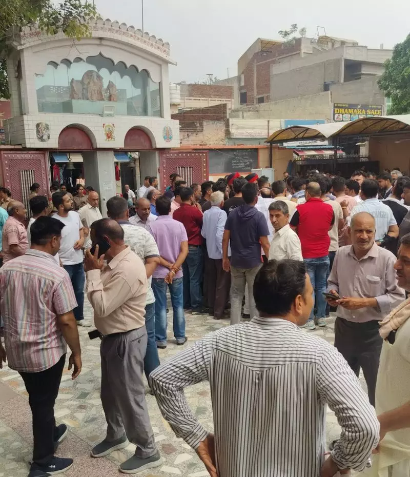 Punjab : धार्मिक भावनाएं आहत करने और धर्मस्थल परिसर में अतिक्रमण करने के आरोप Punjab : धार्मिक भावनाएं आहत करने और धर्मस्थल परिसर में अतिक्रमण करने के आरोप