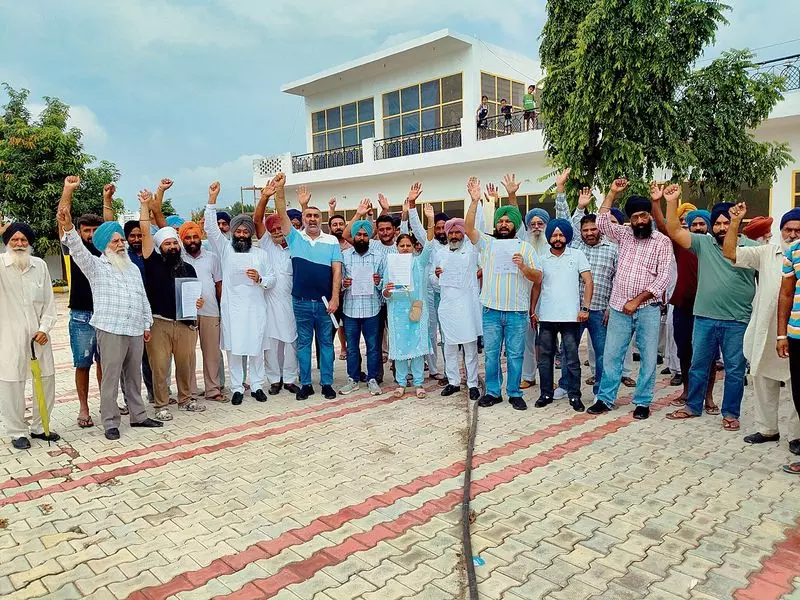 Punjab : मोहाली के गांवों में किसानों ने भूमि अधिग्रहण से किया इनकार Punjab : मोहाली के गांवों में किसानों ने भूमि अधिग्रहण से किया इनकार