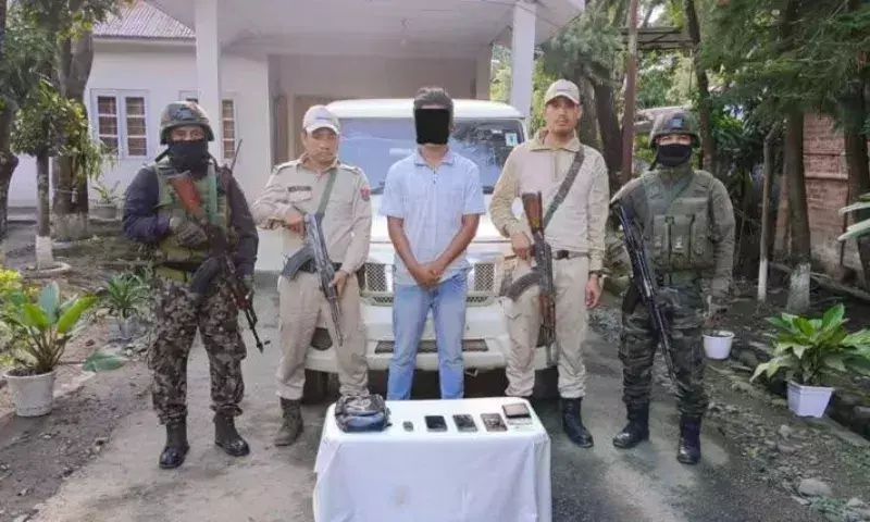 Manipur: अवैध मामले के निपटारे के आरोप में यूएनएलएफ-पी कैडर गिरफ्तार Manipur: अवैध मामले के निपटारे के आरोप में यूएनएलएफ-पी कैडर गिरफ्तार