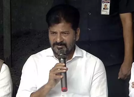 तेलंगाना फार्मा प्लांट ब्लास्ट: सीएम रेवंत रेड्डी ने किया घटनास्थल का दौरा, 36 हुई मृतकों की संख्या तेलंगाना फार्मा प्लांट ब्लास्ट: सीएम रेवंत रेड्डी ने किया घटनास्थल का दौरा, 36 हुई मृतकों की संख्या