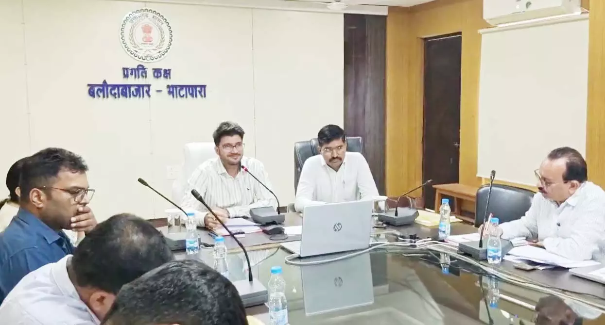 नियमित कोर्ट लेकर प्रकरणों के निराकरण में लाएं तेजी : कलेक्टर नियमित कोर्ट लेकर प्रकरणों के निराकरण में लाएं तेजी : कलेक्टर