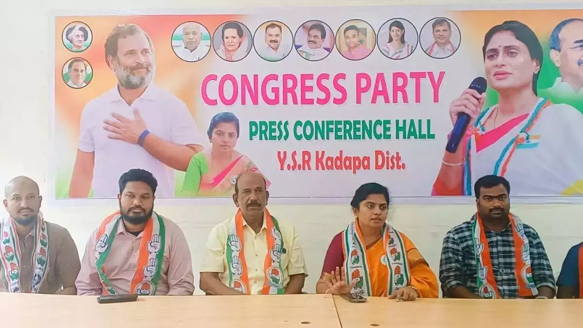 कडप्पा कांग्रेस प्रमुख ने संगारेड्डी में पशम्यलारम विस्फोट में हुई मौतों पर शोक व्यक्त किया कडप्पा कांग्रेस प्रमुख ने संगारेड्डी में पशम्यलारम विस्फोट में हुई मौतों पर शोक व्यक्त किया