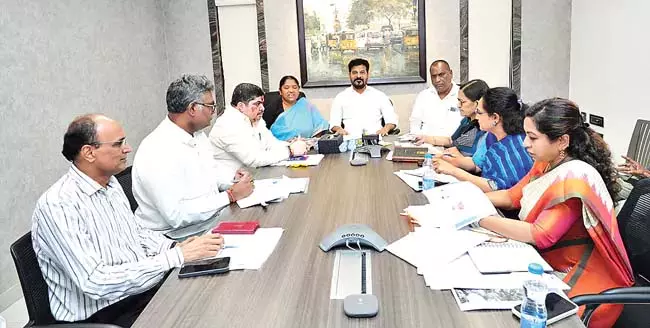 तेलंगाना में आंगनवाड़ी केंद्रों को देश के लिए रोल मॉडल बनाने का निर्देश दिया : CM तेलंगाना में आंगनवाड़ी केंद्रों को देश के लिए रोल मॉडल बनाने का निर्देश दिया : CM