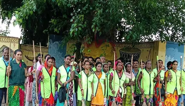 Odisha : बीएमसी अतिरिक्त आयुक्त पर हमला, सफाई कर्मचारियों ने हड़ताल की Odisha : बीएमसी अतिरिक्त आयुक्त पर हमला, सफाई कर्मचारियों ने हड़ताल की