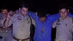 UP : लगातार मिल रही थी शिकायतें, मुठभेड़ में घायल होकर पकड़ा गया चोर UP : लगातार मिल रही थी शिकायतें, मुठभेड़ में घायल होकर पकड़ा गया चोर