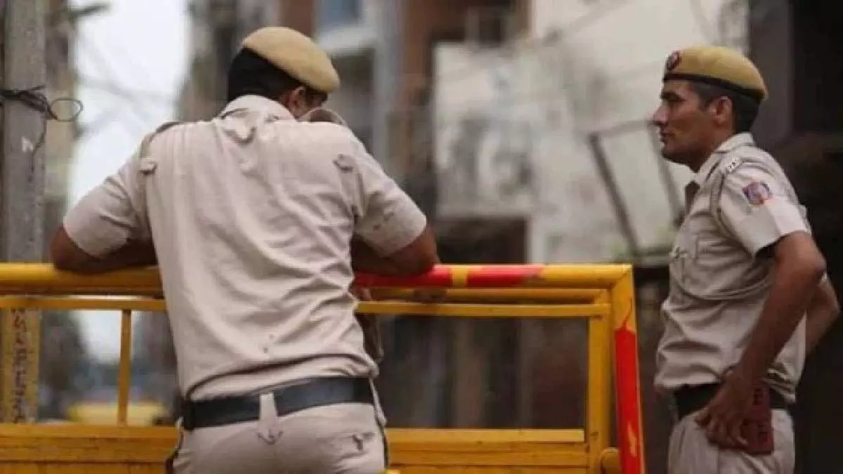 सब-इंस्पेक्टर पर 6 नाबालिगों के अपहरण का आरोप, 20,000 टका की मांग सब-इंस्पेक्टर पर 6 नाबालिगों के अपहरण का आरोप, 20,000 टका की मांग
