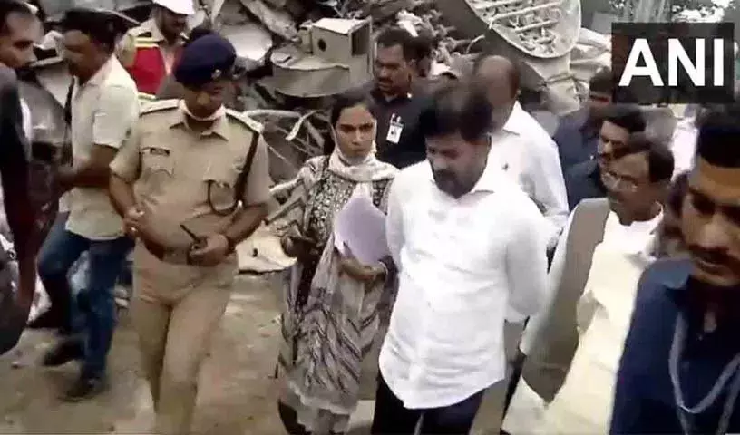 मुख्यमंत्री ने पशम्यलारम दुर्घटना स्थल का निरीक्षण किया, विशेषज्ञों की समिति गठित करने का आदेश मुख्यमंत्री ने पशम्यलारम दुर्घटना स्थल का निरीक्षण किया, विशेषज्ञों की समिति गठित करने का आदेश