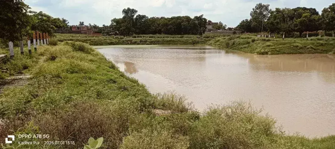 Kamalganj: 68 लाख के सरोवर में निकली करोड़ों की सेंध, घोटाले की सुगबुगाहट Kamalganj: 68 लाख के सरोवर में निकली करोड़ों की सेंध, घोटाले की सुगबुगाहट