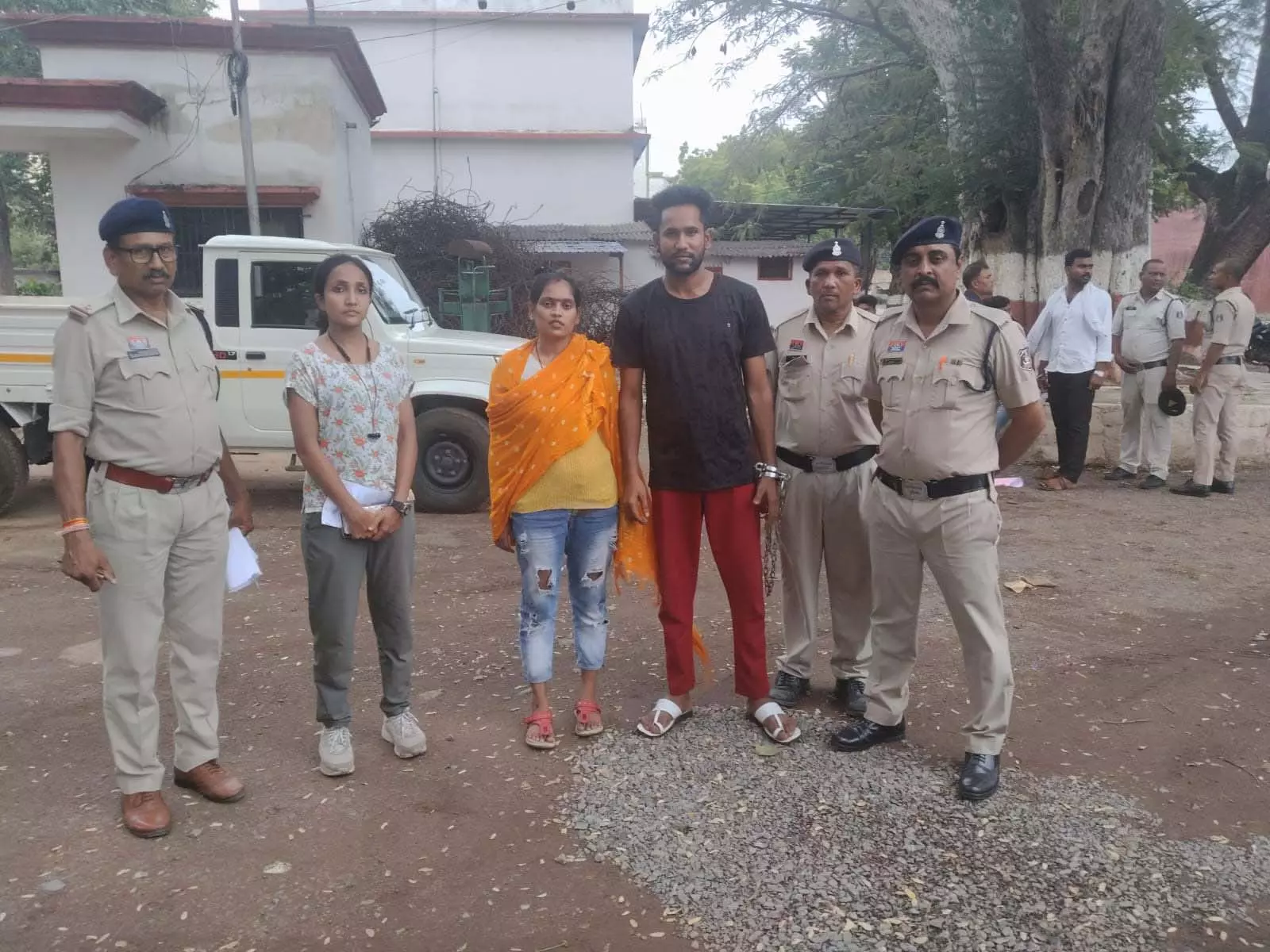 जानलेवा हमलाकर लूट करने वाले फरार आरोपी मुस्कान रात्रे और प्रिंस यदु फिर गिरफ्तार जानलेवा हमलाकर लूट करने वाले फरार आरोपी मुस्कान रात्रे और प्रिंस यदु फिर गिरफ्तार