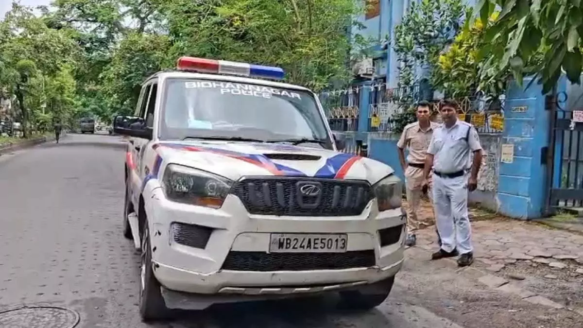 रहस्यमयी हालात में छात्र की मौत, साल्ट लेक सरकारी क्वार्टर से मिला शव रहस्यमयी हालात में छात्र की मौत, साल्ट लेक सरकारी क्वार्टर से मिला शव