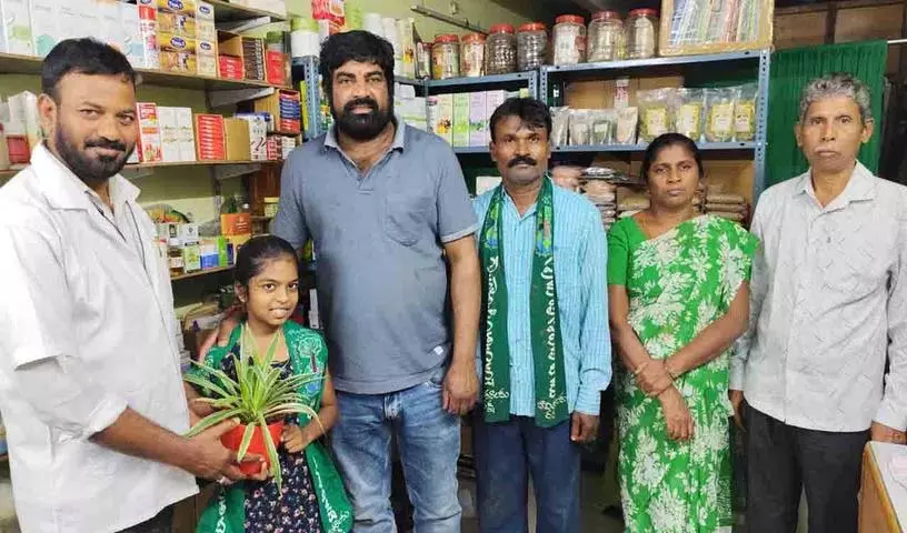 डॉक्टर्स डे के अवसर पर पौधों के साथ शुभकामनाएं डॉक्टर्स डे के अवसर पर पौधों के साथ शुभकामनाएं