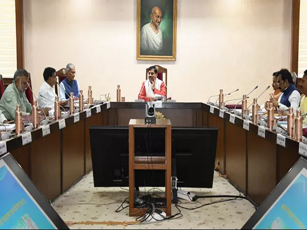 मध्य प्रदेश मंत्रिमंडल ने गांवों को आत्मनिर्भर बनाने के लिए मुख्यमंत्री वृंदावन ग्राम योजना को दी मंजूरी मध्य प्रदेश मंत्रिमंडल ने गांवों को आत्मनिर्भर बनाने के लिए मुख्यमंत्री वृंदावन ग्राम योजना को दी मंजूरी