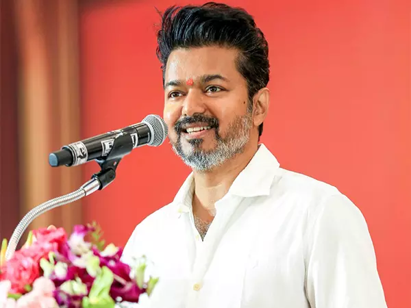 विजय ने शिवगंगा हिरासत में मौत मामले की उच्च न्यायालय की निगरानी में एसआईटी जांच की मांग की विजय ने शिवगंगा हिरासत में मौत मामले की उच्च न्यायालय की निगरानी में एसआईटी जांच की मांग की