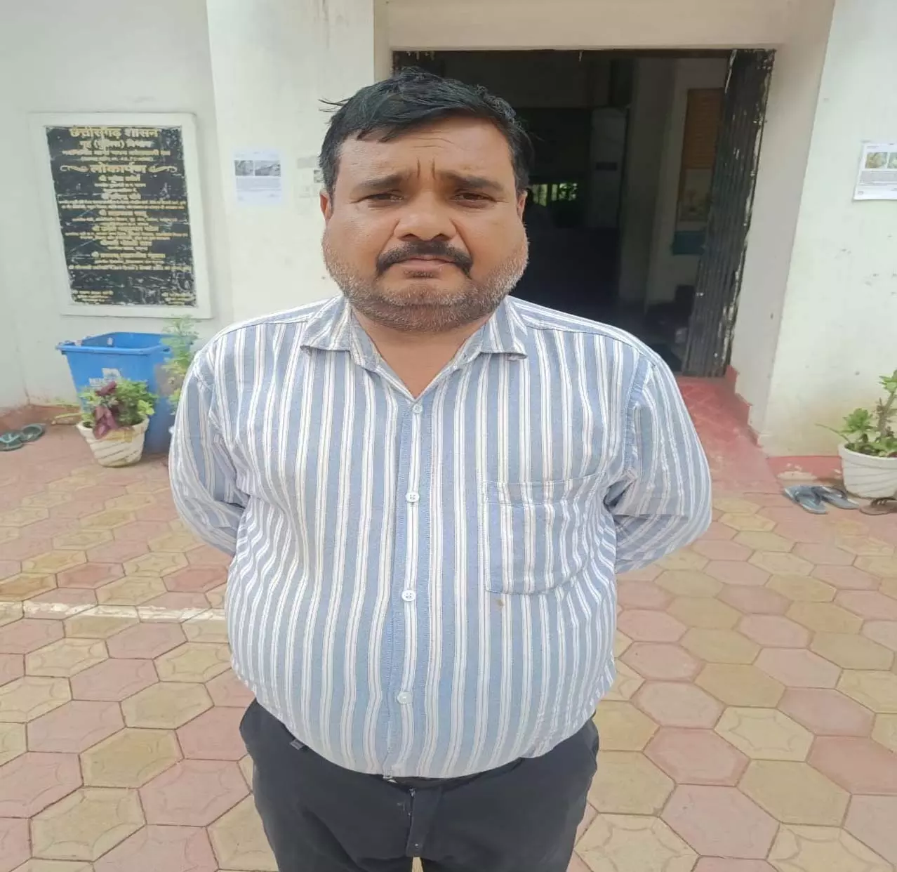फर्जी बीमा पॉलिसी बनाकर 5 लाख की धोखाधड़ी, आरोपी गिरफ्तार फर्जी बीमा पॉलिसी बनाकर 5 लाख की धोखाधड़ी, आरोपी गिरफ्तार