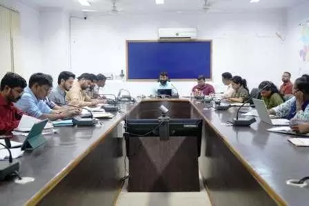 स्वसहायता समूहों की आर्थिक गतिविधियों को बढ़ाने कलेक्टर ने दिए निर्देश स्वसहायता समूहों की आर्थिक गतिविधियों को बढ़ाने कलेक्टर ने दिए निर्देश