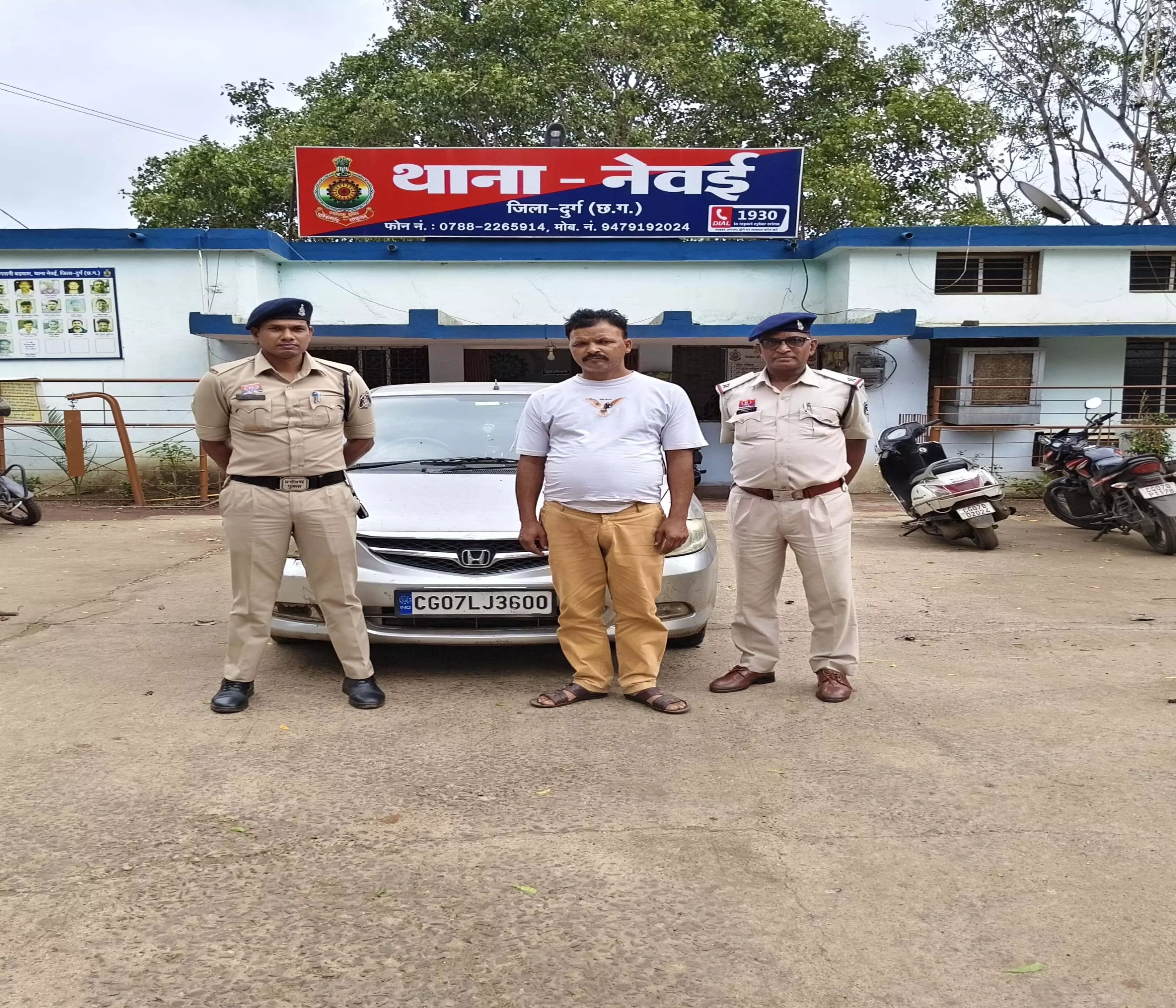 CG: गांजा तस्करी के फरार आरोपी को पुलिस ने किया गिरफ्तार CG: गांजा तस्करी के फरार आरोपी को पुलिस ने किया गिरफ्तार