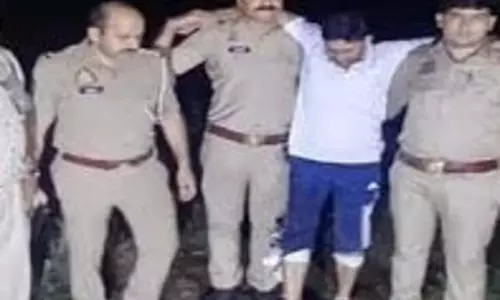 शिक्षक को पुलिस ने मारी गोली, हेड कांस्टेबल की हत्या का है आरोपी