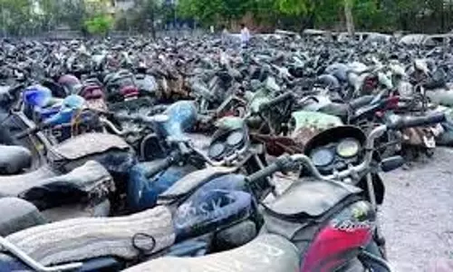 Andhra: घेराबंदी और तलाशी अभियान के दौरान 29 बाइक जब्त Andhra: घेराबंदी और तलाशी अभियान के दौरान 29 बाइक जब्त