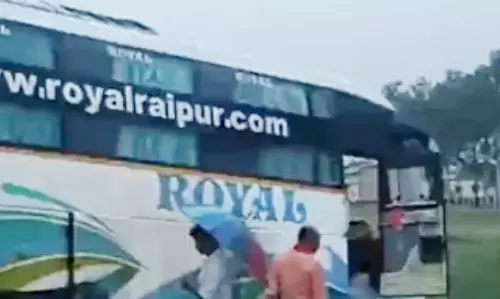 अभनपुर में स्लीपर बस हादसे का शिकार, 3 लोगों की मौत
