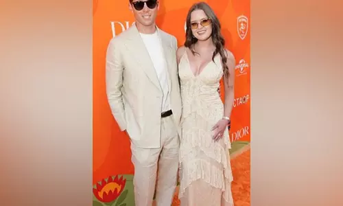 एवा फिलिप ने अपने बॉयफ्रेंड Dakota Brubaker के साथ रेड कार्पेट पर डेब्यू किया