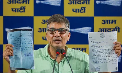 निजी स्कूल फीस वृद्धि पर आप ने दिल्ली सरकार की आलोचना की निजी स्कूल फीस वृद्धि पर आप ने दिल्ली सरकार की आलोचना की