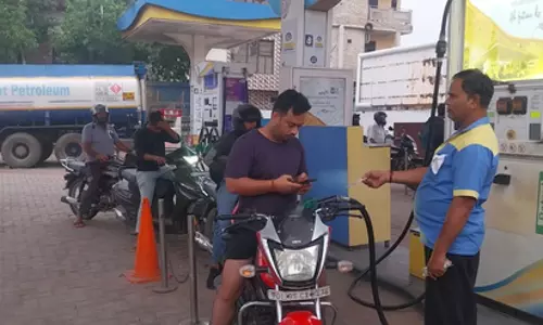 दिल्ली में पुरानी गाड़ियों को नहीं मिलेगा पेट्रोल और डीजल, निगरानी के लिए पुलिस टीमें तैनात