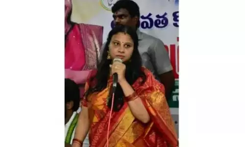 Telangana: कोंडा की बेटी ने पार्कल विधानसभा सीट के लिए नामांकन दाखिल किया