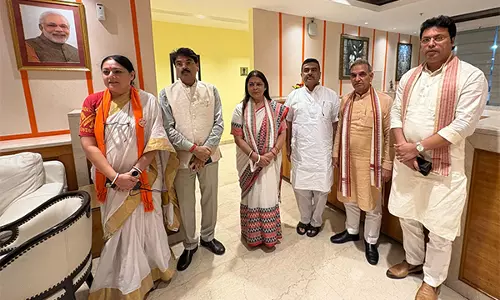 कोलकाता गैंगरेप पर मचे बवाल के बीच LOP ने कहा- हमारी बेटियों की सुरक्षा से कोई समझौता नहीं किया जा सकता कोलकाता गैंगरेप पर मचे बवाल के बीच LOP ने कहा- हमारी बेटियों की सुरक्षा से कोई समझौता नहीं किया जा सकता