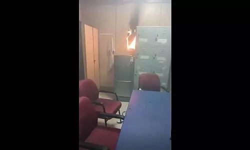 विक्टोरिया अस्पताल में आग: कर्मचारियों की समय पर प्रतिक्रिया से हादसा टल गया विक्टोरिया अस्पताल में आग: कर्मचारियों की समय पर प्रतिक्रिया से हादसा टल गया