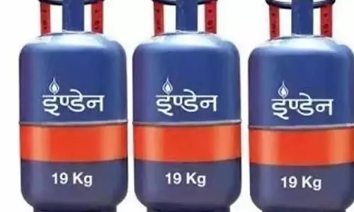 सुबह की खुशखबरी: LPG कमर्शियल सिलेंडर के दाम में भारी कटौती सुबह की खुशखबरी: LPG कमर्शियल सिलेंडर के दाम में भारी कटौती
