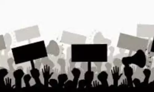 गंदेरबल के कुल्लान में पेयजल संकट को लेकर निवासियों का विरोध प्रदर्शन किया गंदेरबल के कुल्लान में पेयजल संकट को लेकर निवासियों का विरोध प्रदर्शन किया