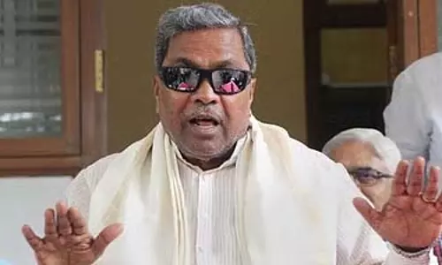 कर्नाटक सरकार दो-भाषा फार्मूले के पक्ष में: Siddaramaiah