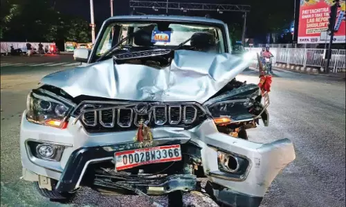बारीपदा विधायक की SUV भुवनेश्वर में दुर्घटनाग्रस्त, वाहन में शराब और गांजा बरामद