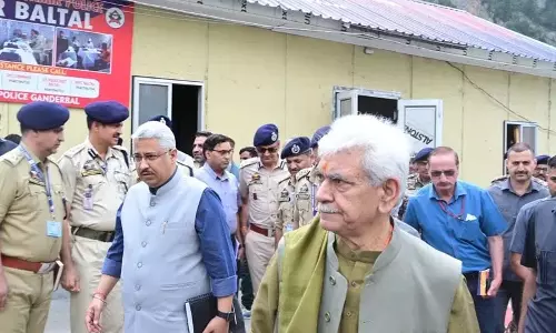 Amarnath Yatra: एलजी बोले, इस बार व्यवस्थाएं पहले से बेहतर Amarnath Yatra: एलजी बोले, इस बार व्यवस्थाएं पहले से बेहतर