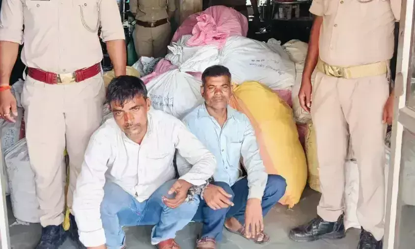Banda: छापेमारी में सपा नेता के घर से मिली अवैध गुटखा फैक्ट्री