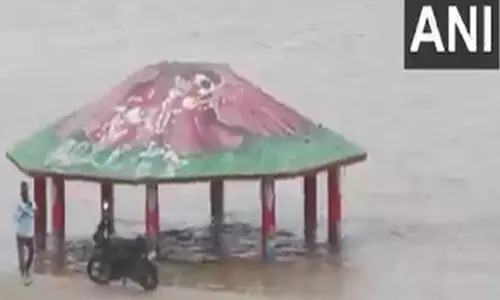 Prayagraj की यमुना में जलस्तर बढ़ा, अरैल घाट पानी में डूबा Prayagraj की यमुना में जलस्तर बढ़ा, अरैल घाट पानी में डूबा