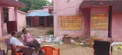 Ballia: जिलाधिकारी के निर्देश पर CHC बांसडीह की अमृत फार्मेसी सील