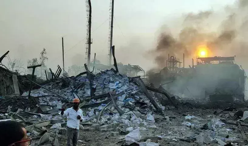 Sangareddy फैक्ट्री विस्फोट में जले शवों की पहचान के लिए डीएनए परीक्षण Sangareddy फैक्ट्री विस्फोट में जले शवों की पहचान के लिए डीएनए परीक्षण
