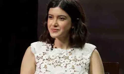 Shanaya Kapoor ने बताया कि कैसे विक्रांत मैसी ने उन्हें सेट पर सहज और बराबर महसूस कराया Shanaya Kapoor ने बताया कि कैसे विक्रांत मैसी ने उन्हें सेट पर सहज और बराबर महसूस कराया