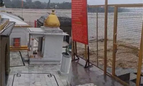 Himachal : महाकालेश्वर मंदिर तक पहुंचा पानी, मात्र तीन फीट नीचे Himachal : महाकालेश्वर मंदिर तक पहुंचा पानी, मात्र तीन फीट नीचे