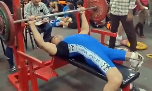 हम करके दिखाते हैं : अदाणी ग्रुप के अशोक परमार ने गोल्ड मेडल जीतकर दिखाई असाधारण दृढ़ता