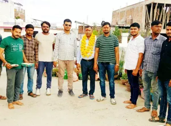 Lalitpur: कर्मचारियों ने स्थानांतरित उपखण्ड अधिकारी को सम्मानपूर्वक किया विदा Lalitpur: कर्मचारियों ने स्थानांतरित उपखण्ड अधिकारी को सम्मानपूर्वक किया विदा