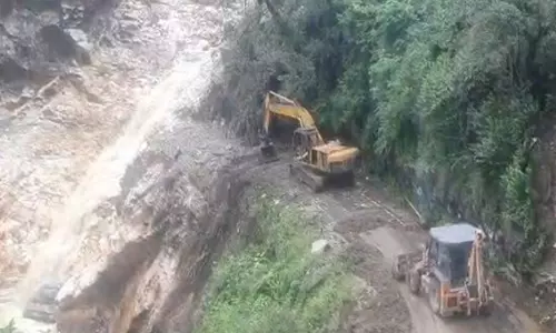 Uttarakhand: उत्तरकाशी में भूस्खलन के बाद यमुनोत्री राजमार्ग की बहाली जोरों पर