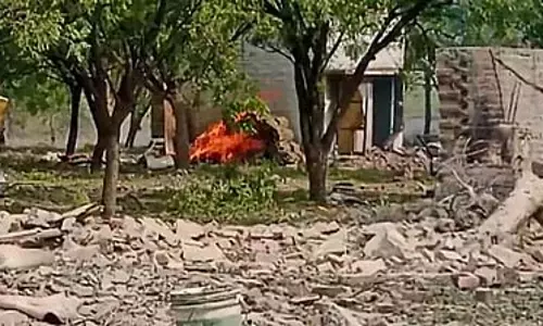 Tamil Nadu: शिवकाशी में पटाखा फैक्ट्री में विस्फोट से पांच लोगों के मारे जाने की आशंका Tamil Nadu: शिवकाशी में पटाखा फैक्ट्री में विस्फोट से पांच लोगों के मारे जाने की आशंका