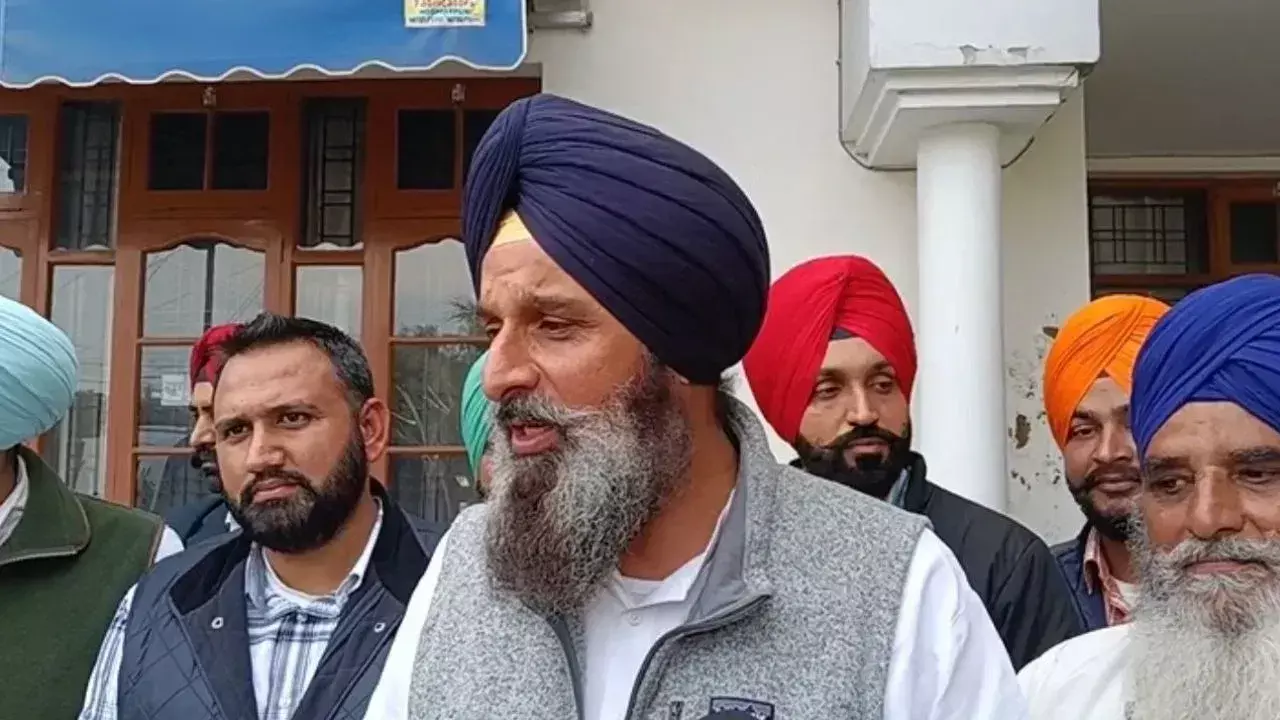 Chandigarh: आय से अधिक संपत्ति केस में गिरफ्तार मजीठिया के ठिकानों पर विजिलेंस की छापेमारी Chandigarh: आय से अधिक संपत्ति केस में गिरफ्तार मजीठिया के ठिकानों पर विजिलेंस की छापेमारी