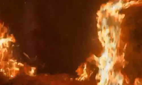 Bairagarh : फैक्ट्री में लगी भीषण आग, आग बुझाने के प्रयास जारी Bairagarh : फैक्ट्री में लगी भीषण आग, आग बुझाने के प्रयास जारी